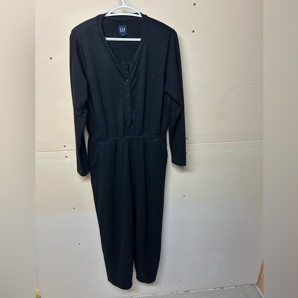 2/$20❤️- ROMPER | Women’s Gap black romper size medium petite